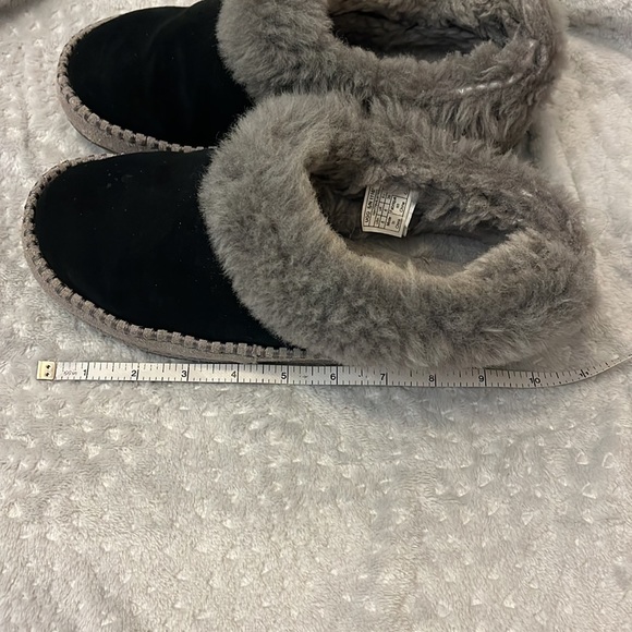 UGG Black & Gray Wrin Slippers Size 8 - Picture 7 of 8